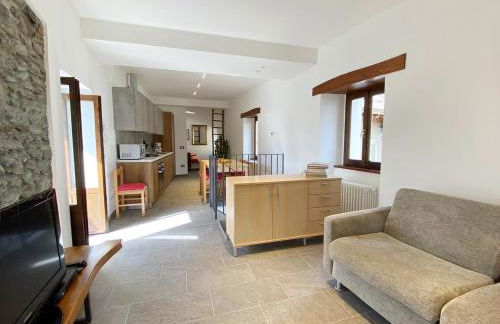 Independent Stone House with Lake View - Photo 9