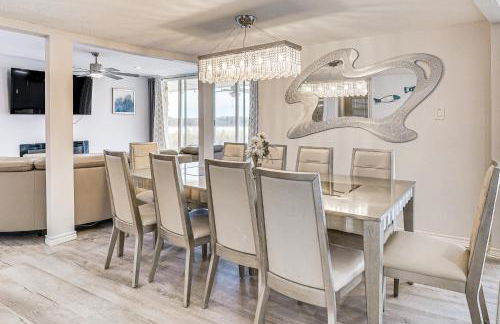 Luxury Lakefront Retreat with Dock in Runaway Bay - Foto 13