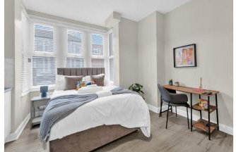 Sunny Serenity: Studio Living with a Breeze - Photo 5