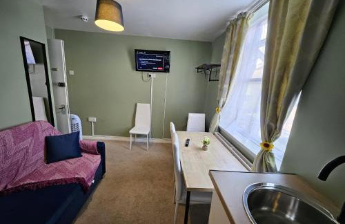 OceanNest-3 Bedroom Apartment free parking, EV 22kW - Foto 11