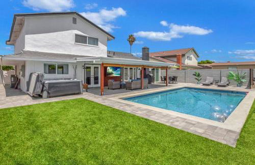 Huntington Beach, AC, Pool, Hot Tub, Detached Office, Close to Beach, Outside Entertaining Area - Photo 5