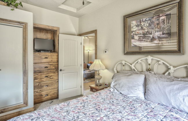 2brdowntown Occmountain Views & Grill - Photo 4