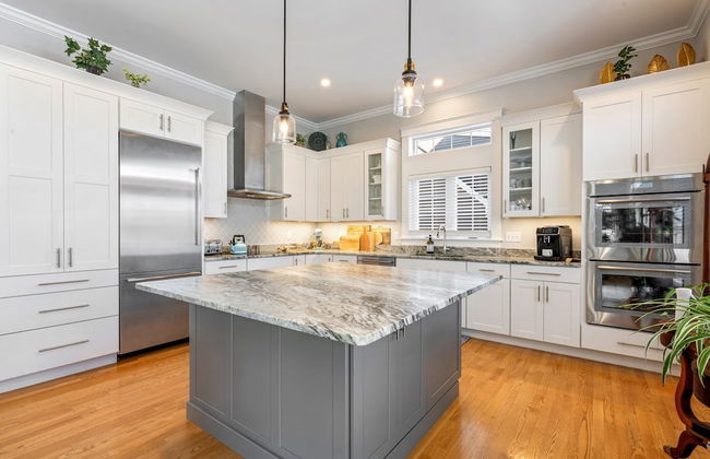 Golf-front Personal Arcade Hot tub Outdoor Kitchen - Photo 13