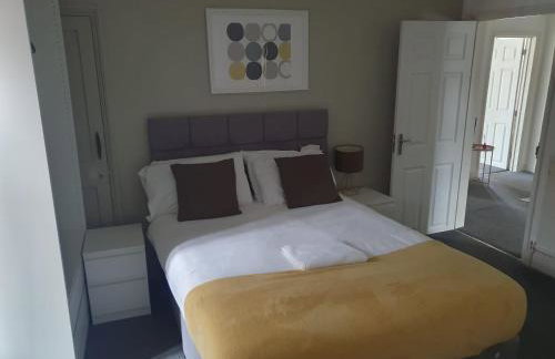 Lovely 5 Bedroom Home w Garden near Northampton - Photo 6