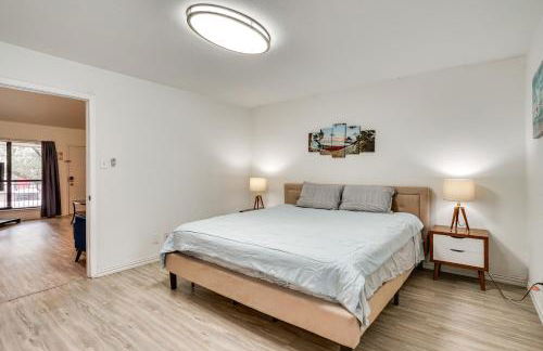 Unwind Fireside Condo 2 Mi to White Rock Lake! - Foto 17