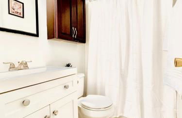 Charming 4BR 4BA Townhouse In Annandale, VA - Foto 12