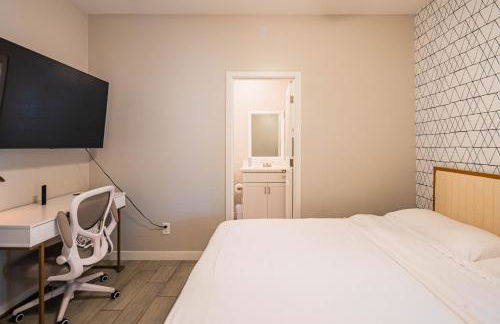 Serene 2BR Home with Premium Beds - Foto 48