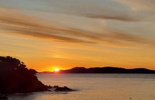 La Tour Fondue Appartement vue mer Grand T2 face a Porquerolles Drap serviette non fournis - Foto 9