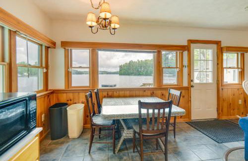 Waterfront Gray Home with Furnished Deck and Fire Pit! - Foto 8