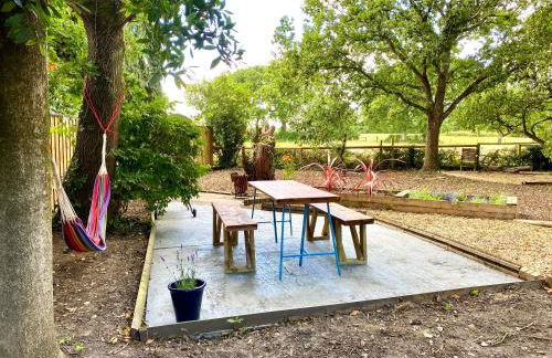 Holly Tree Cottage - 3 bedrooms and large garden with optional glamping double outside - Foto 32