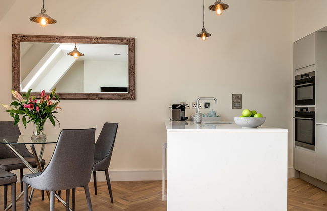 Cathedral View in Exeter - Photo 10