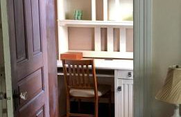 Historic Upstairs Apartment - Foto 11