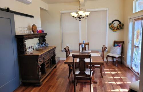 Newly remodeled mountain home! - Photo 7