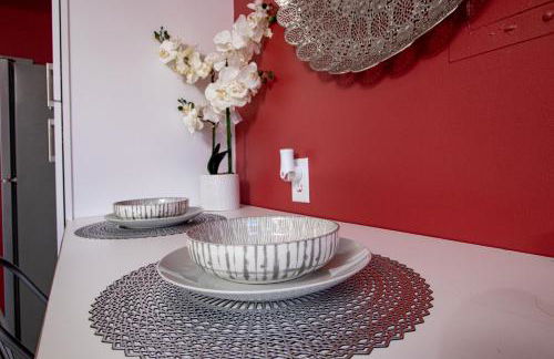 Rear deck w/ Soaking tub + Wi-Fi & Parking - Foto 18