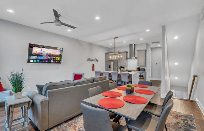 Luxury Townhome With Rooftop Deck Skyline Views - Foto 8