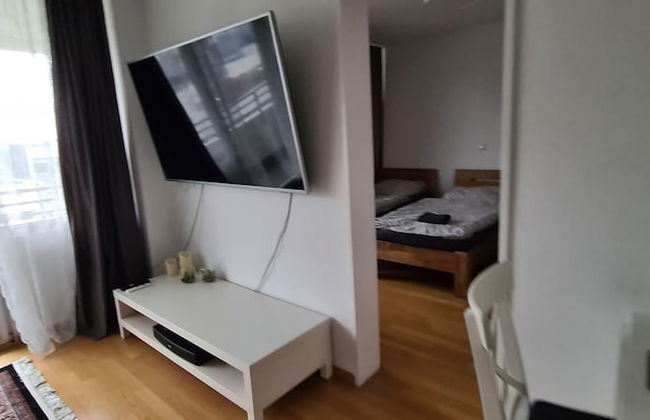 Features of Good And Night - Foto 4