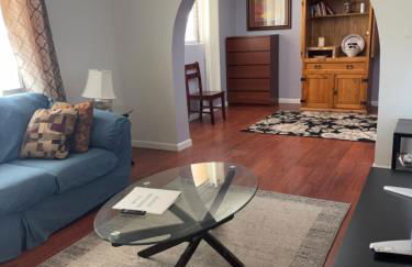 Cozy Home with Sparkling Pool/Pet Friendly - Photo 15