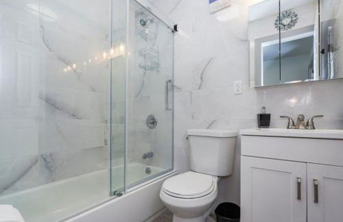 Stylish 3BR Home Near NYC in Perfect Location - Foto 26