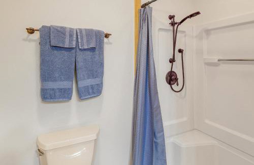 Luxe Mountain Escape with Hot Tub and Gym Near Boone! - Foto 30