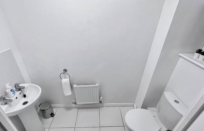 Modern 3 BR House for Contractors - Foto 15