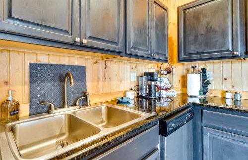 Tranquil La Prairie Retreat with Patio and Fireplace! - Foto 10