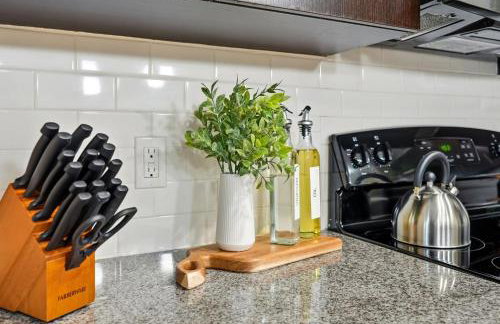 Stylish 2BR w Balcony, Pool & Pet-Friendly #15 - Foto 19