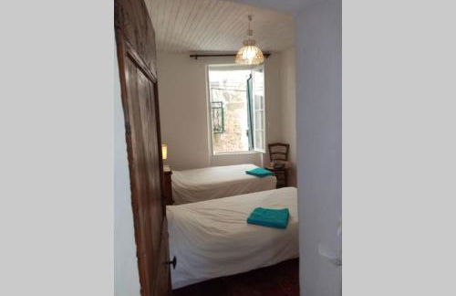 Character filled house overlooking the River Cesse - Foto 22