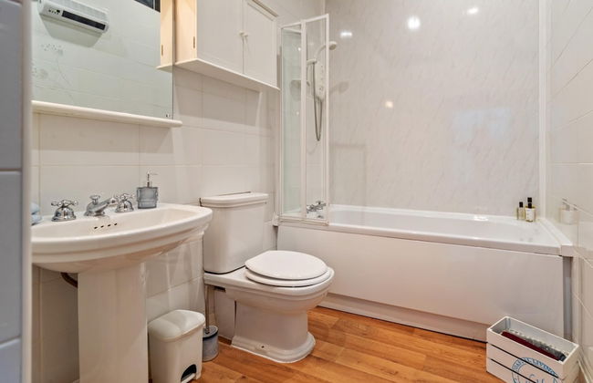 Royal Victoria Court 11 - Sea and Harbour Views - Photo 26