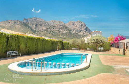 Velo Villa w/ A/C, free Wi-Fi & Pool near Benidorm - Foto 1