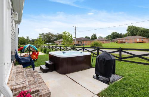 Cozy Lake Cottage W/ Kayaks, SUPs, Pool & Firepit - Foto 27