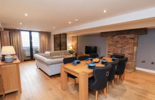 Mallard Engine Shed - Photo 7