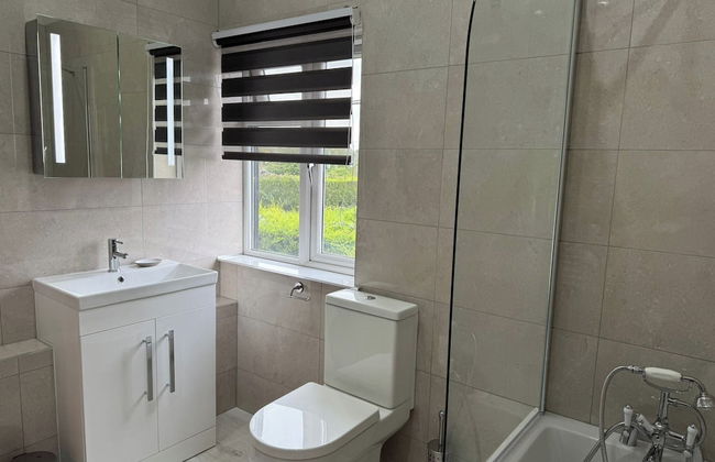 4 Bed Cottage in Surrey - Foto 11