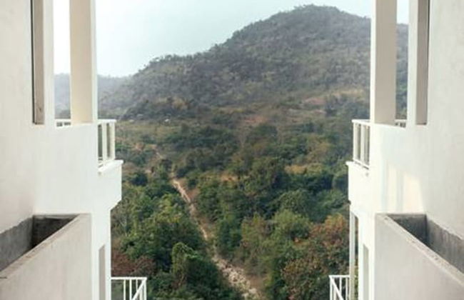 The Peak Residence - Photo 18