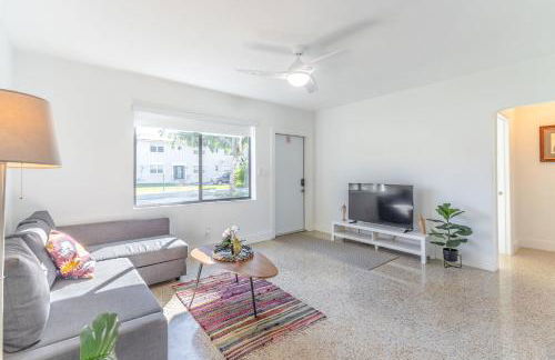 Renovated Apts with Kitchen, Fast WiFi, Smart TV, Roku & Pool Onsite 4 mi to Surfside Beach - Foto 30