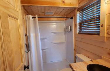 Group Friendly Cabin with Spa on the Deck near Tappan Lake in Ohio - Foto 8