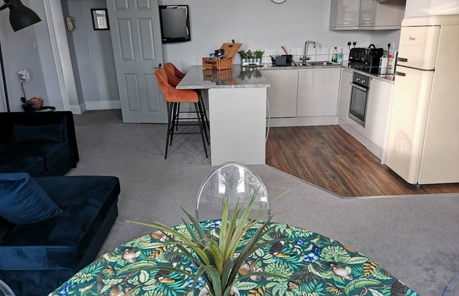 Upmarket 2 Bedroom Apartment With sea Views - Foto 8