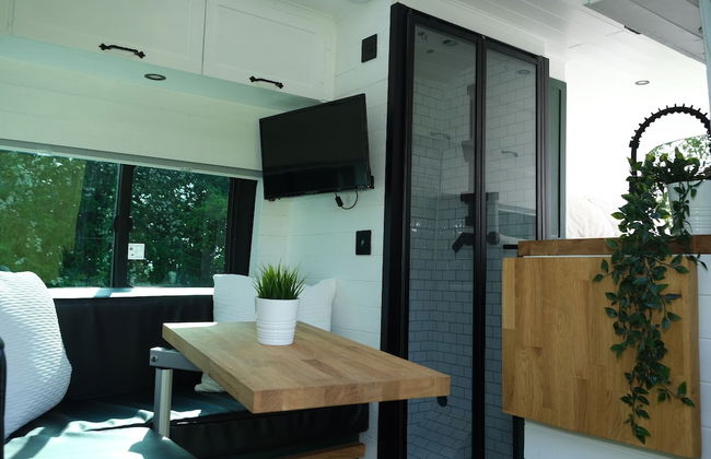 Superb 4 Berth Campervan With Kingsize bed - Foto 11