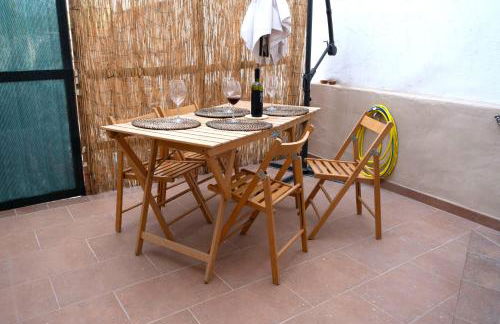 GuestHost - Comfy Two-Levels Apartment with Terrace! - Foto 27