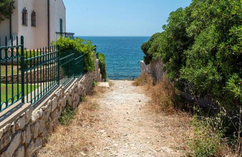 Luxury Seafront Villa with Rooftop Pool & Stunning Sea Views - Foto 59