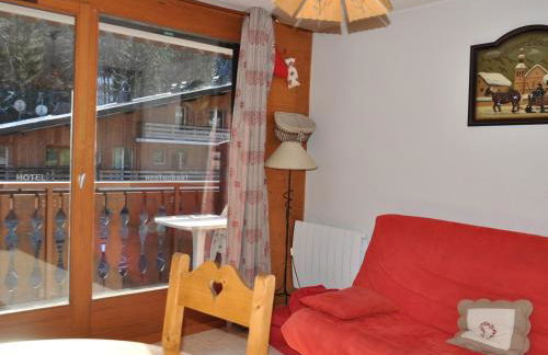 Appartement cosy proche des pistes avec balcon et parking - FR-1-693-47 - Foto 1