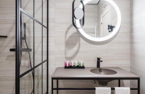 SmartRental Collection Gran Via Centric - Photo 40