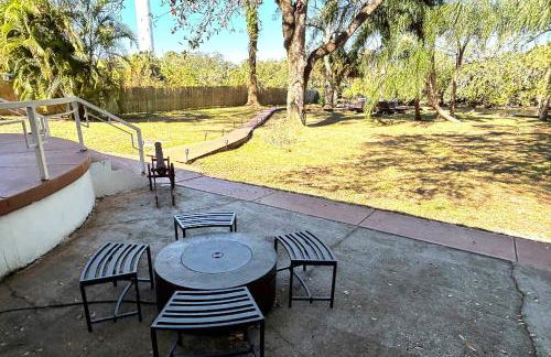 Hideout on the Hillsborough is a Gorgeous Renovated 3BR Pet Friendly Home on the Hillsborough River located in the North End of Seminole Heights - Foto 46