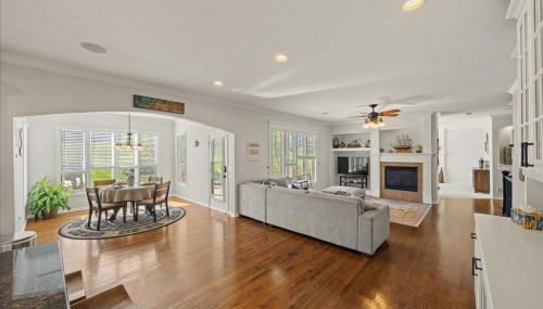 Beautiful relaxing private villa next to a pond smart home and Traeger Grill - Foto 4