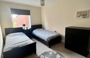 Spacious 2-bedroom house with free parking - Foto 9