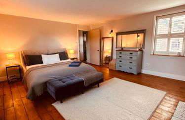 Luxury House Sleeps 14 With Secret Bar Near Bath - Photo 3