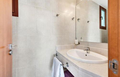 Villa Serena Marbella - Luxury villa with pool & sea views - Photo 11