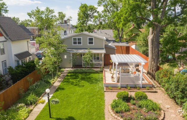 3 Bedroom Downtown with Firepit - Photo 41