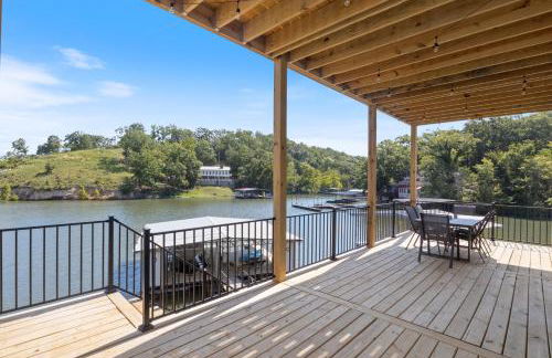 Expansive Deck, Private Dock, Boat Slip and Stunning Views - Foto 49