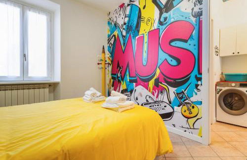 Black & White or Pop Art - Design Apartments with Parking & WiFi - Photo 42