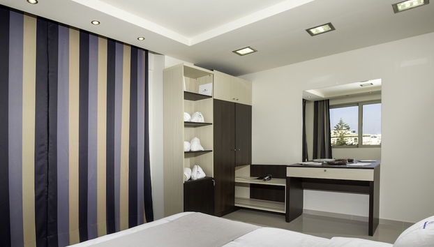 Rhodes Central Suite - Foto 5, Habitación